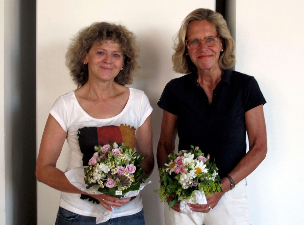 Stabwechsel beim Freundeskreis Asyl Ostfildern. Ursula Zitzler (rechts) hat den Vorsitz von Andrea Koch-Widmann übernommen